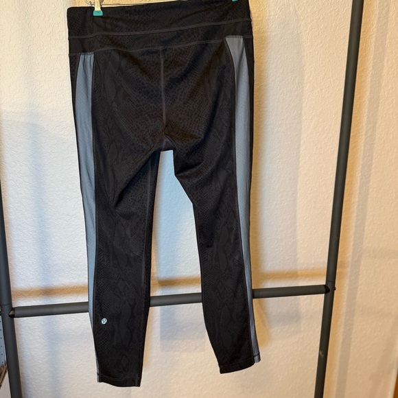 Lululemon Light Speed Tight Full-On Luxtreme Size 10 Black Snake Reflective - Picture 8 of 12